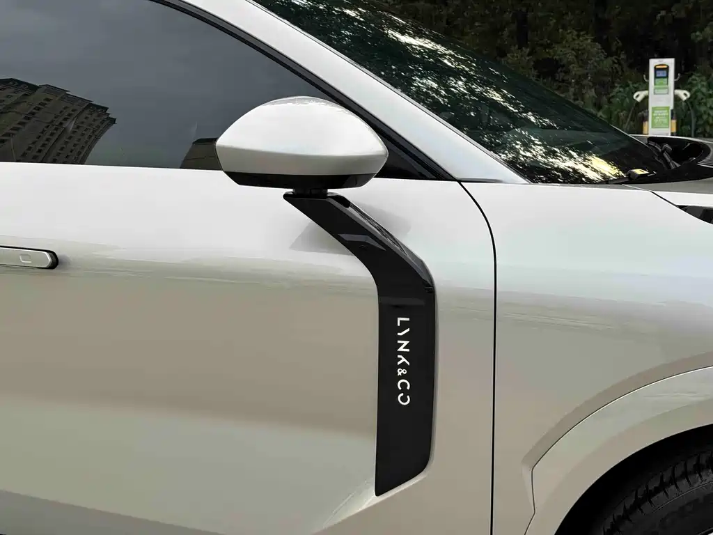 Lynk & Co 08 EM-P 2025 245km Halo