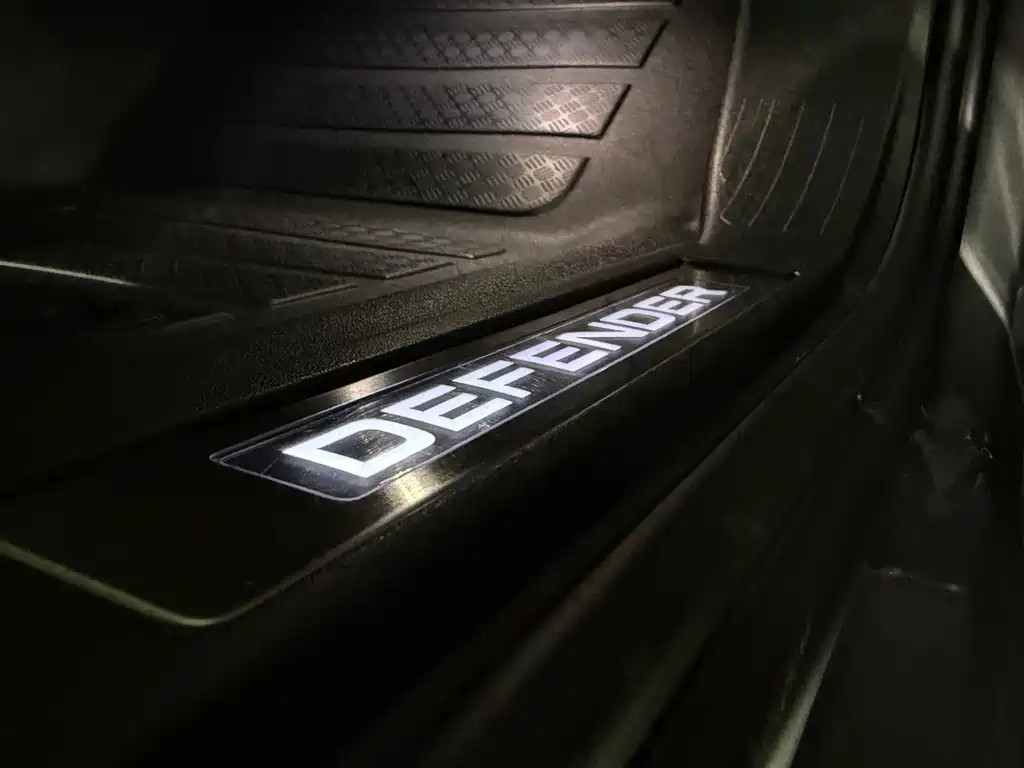 Land Rover Defender — миниатюра 23