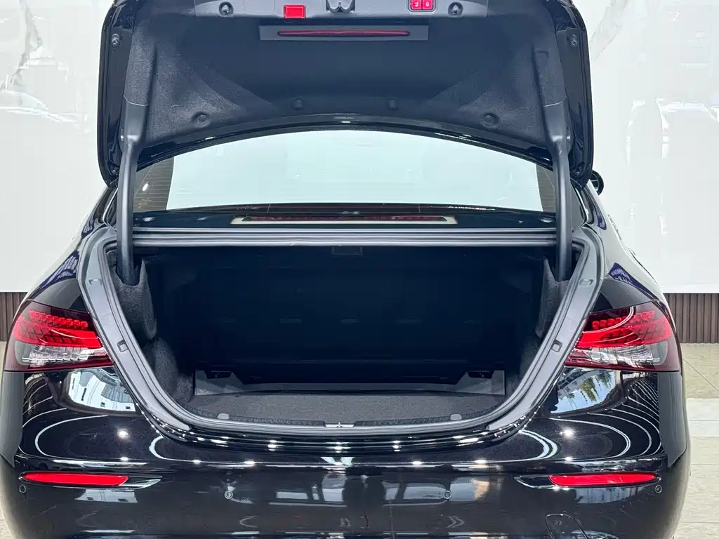 Mercedes-Benz E-Class — миниатюра 21