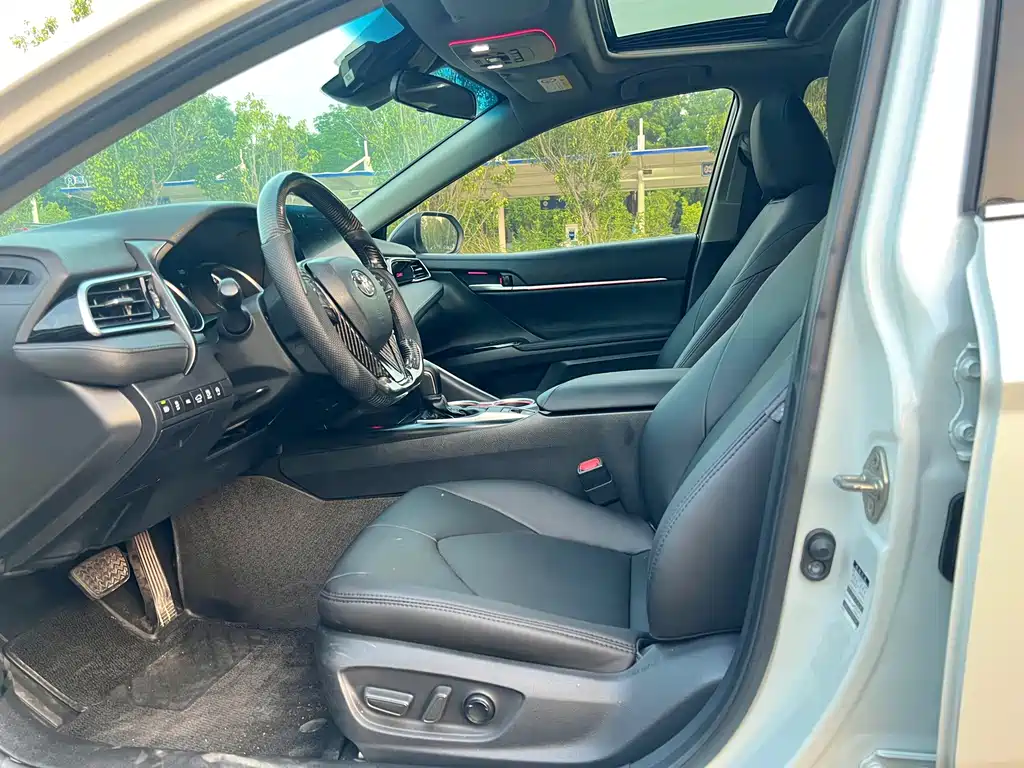 Toyota Camry — миниатюра 5
