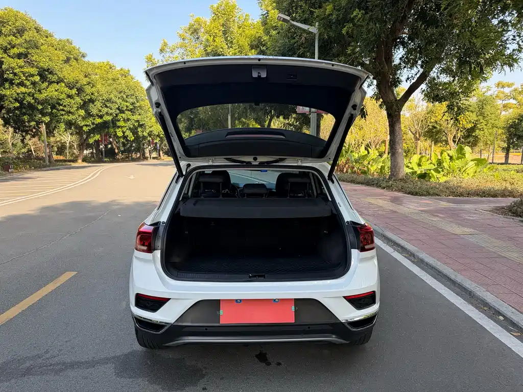 VOLKSWAGEN T ROC EXPLORING SONGS