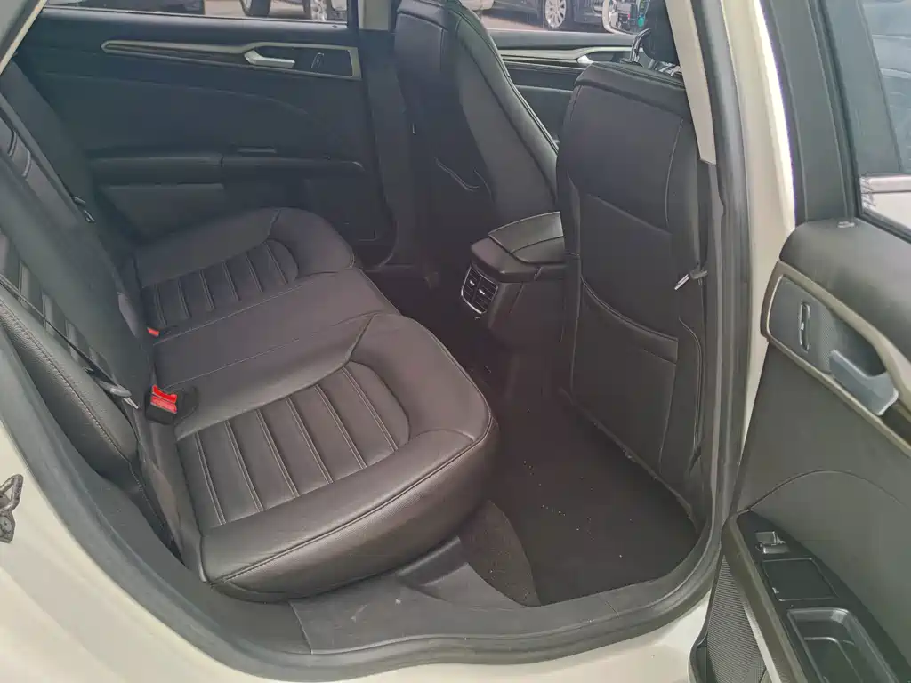Ford Mondeo — миниатюра 18