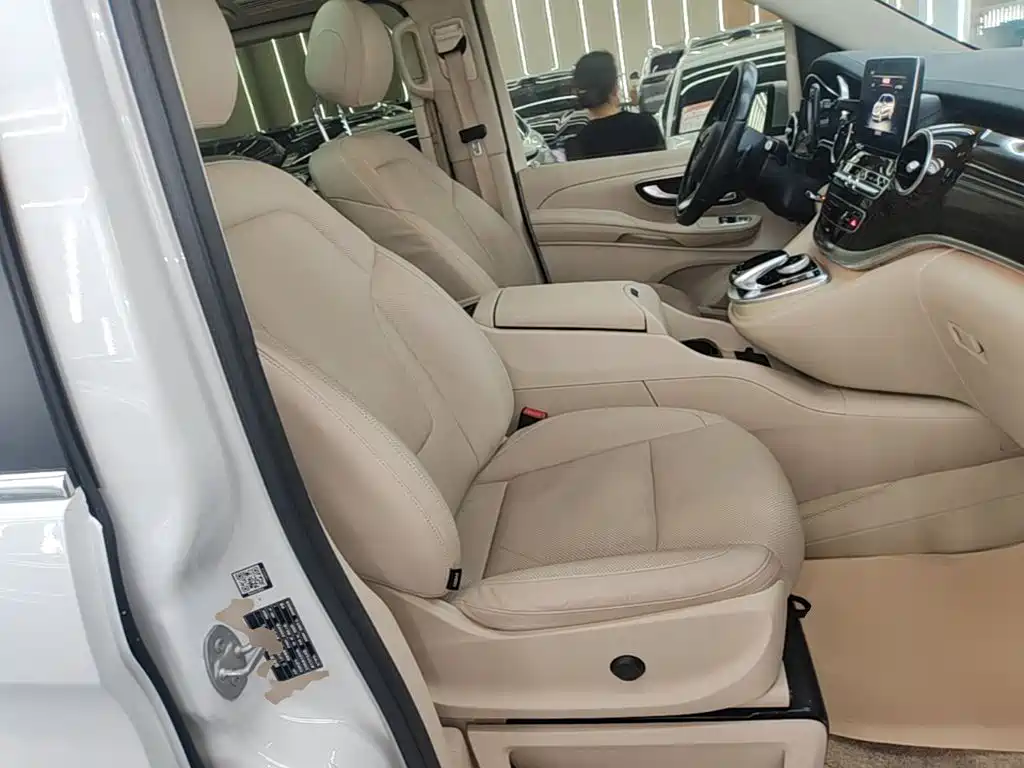 Mercedes-Benz V-Class — миниатюра 25