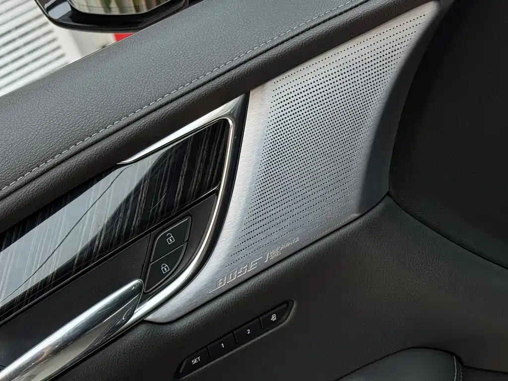 Cadillac XT6 — миниатюра 12