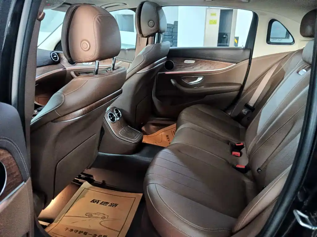 Mercedes-Benz E-Class — миниатюра 9