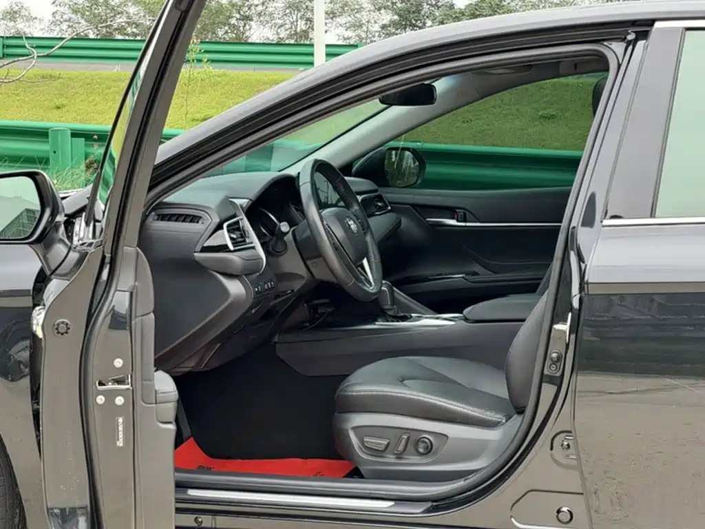 Toyota Camry — миниатюра 11