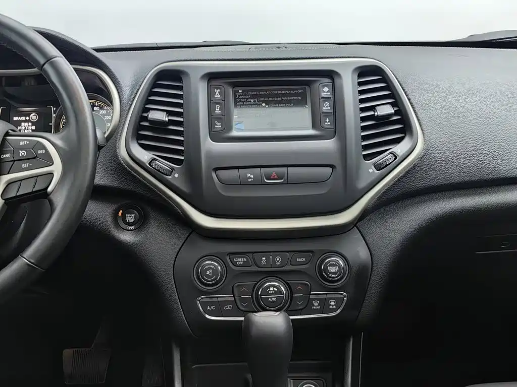 Jeep Cherokee — миниатюра 12