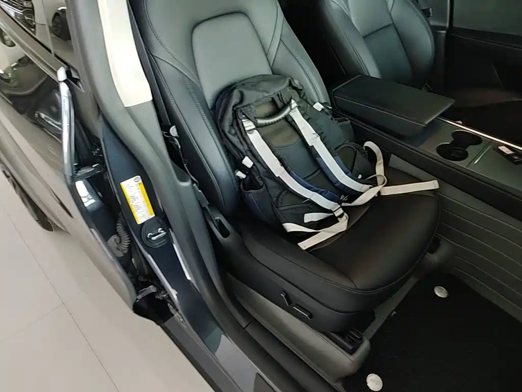 Tesla Model Y — миниатюра 25