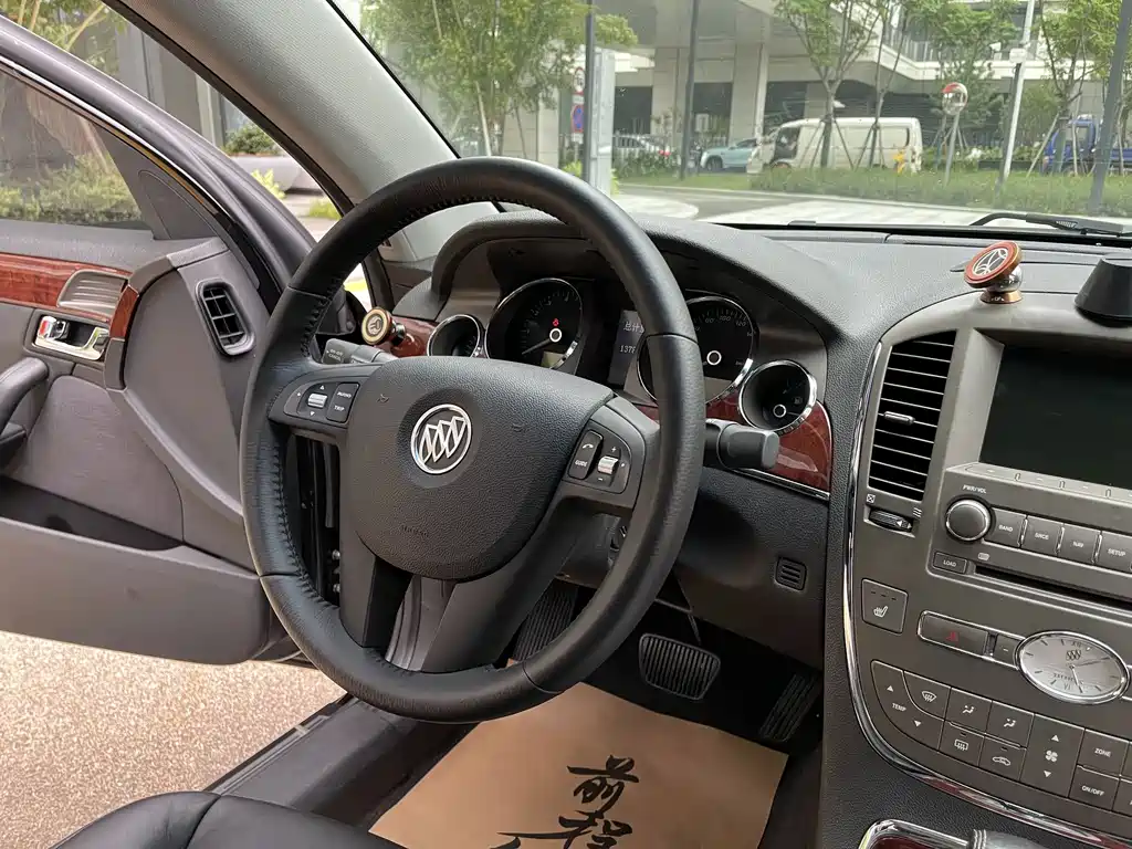 Buick Park Avenue — миниатюра 16