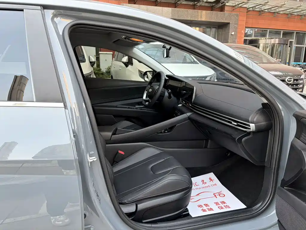 Hyundai Elantra — миниатюра 11