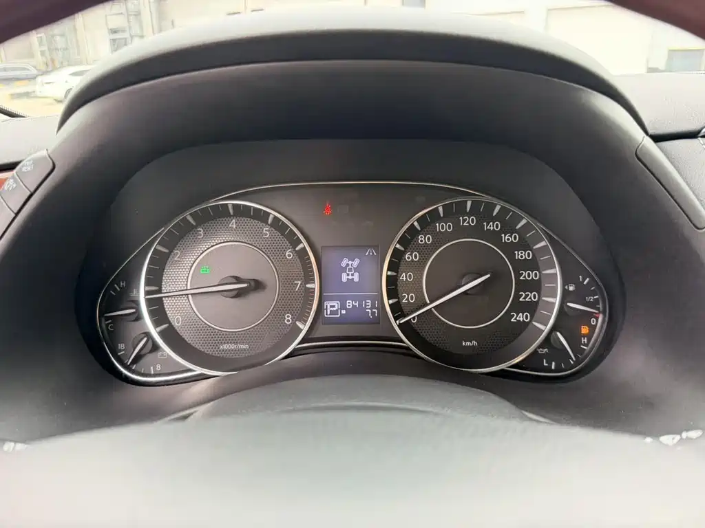 Nissan Patrol — миниатюра 12