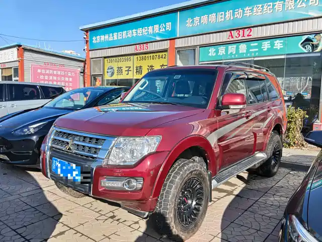 mitsubishi pajero