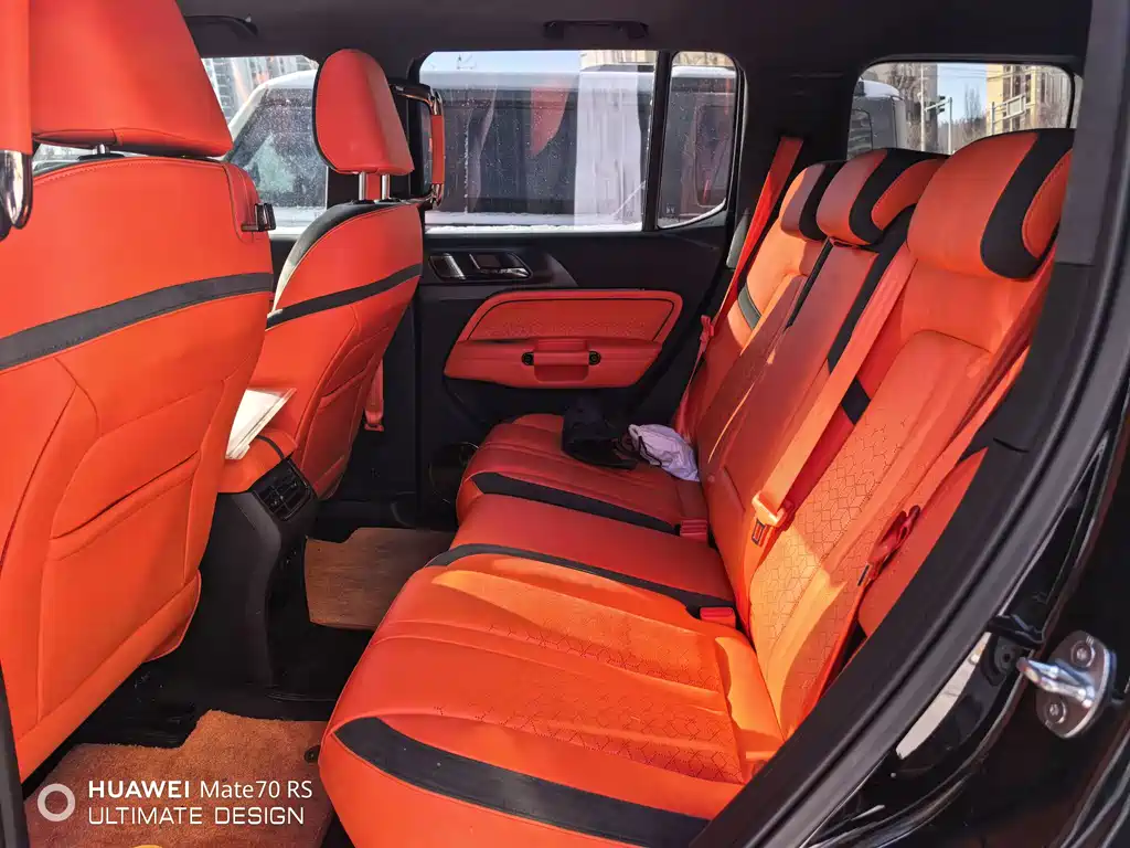 TANK CO CREATION TANK 300