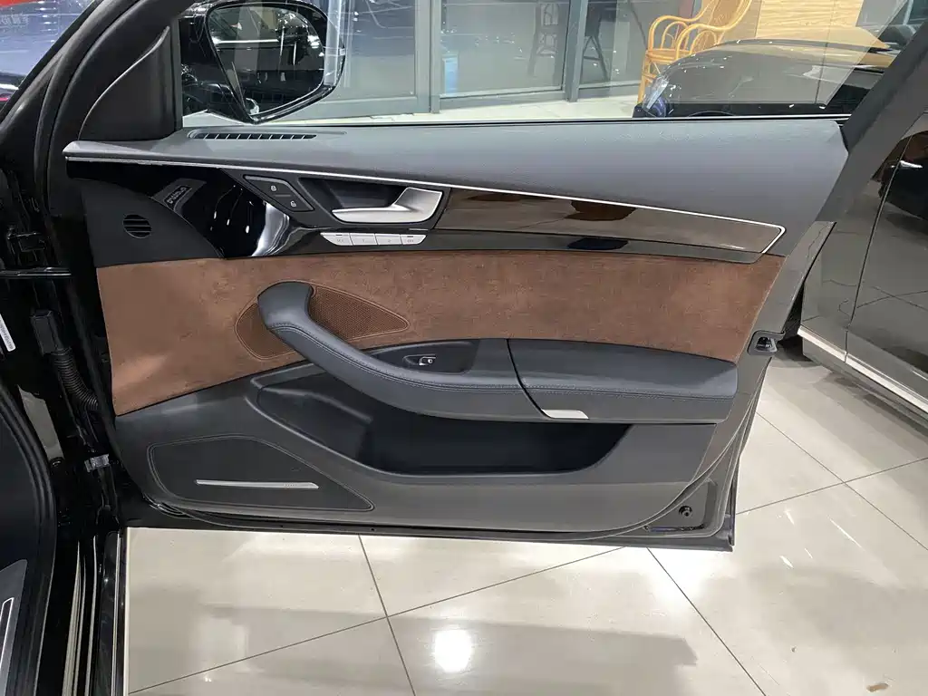 Audi A8 — миниатюра 15