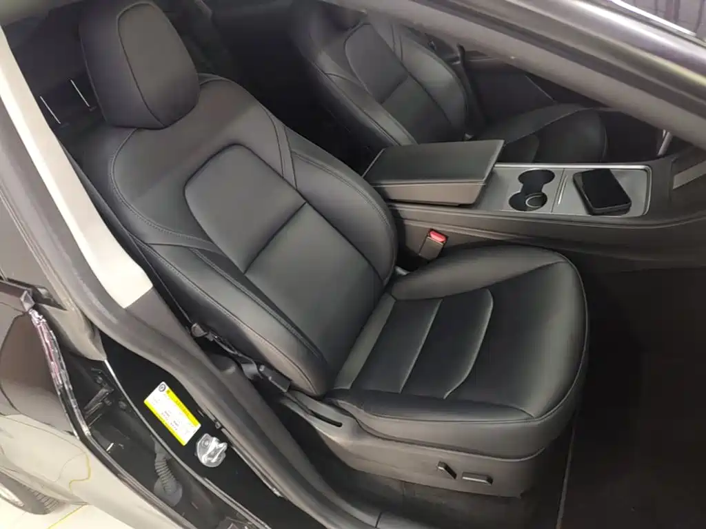 Tesla Model Y — миниатюра 25