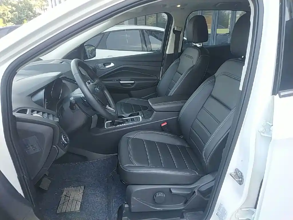 Ford Kuga — миниатюра 15