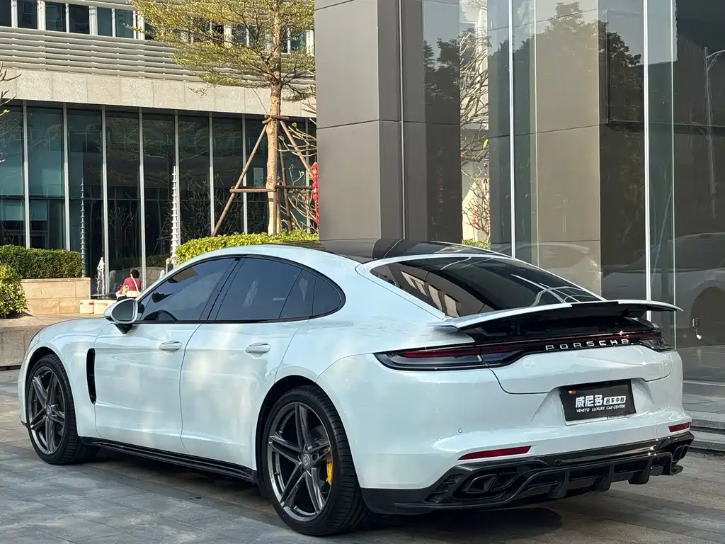 PORSCHE PANAMERA