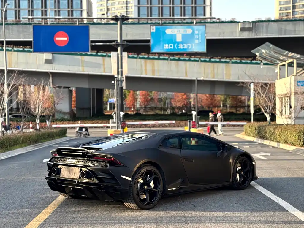 LAMBORGHINI HURACÁN