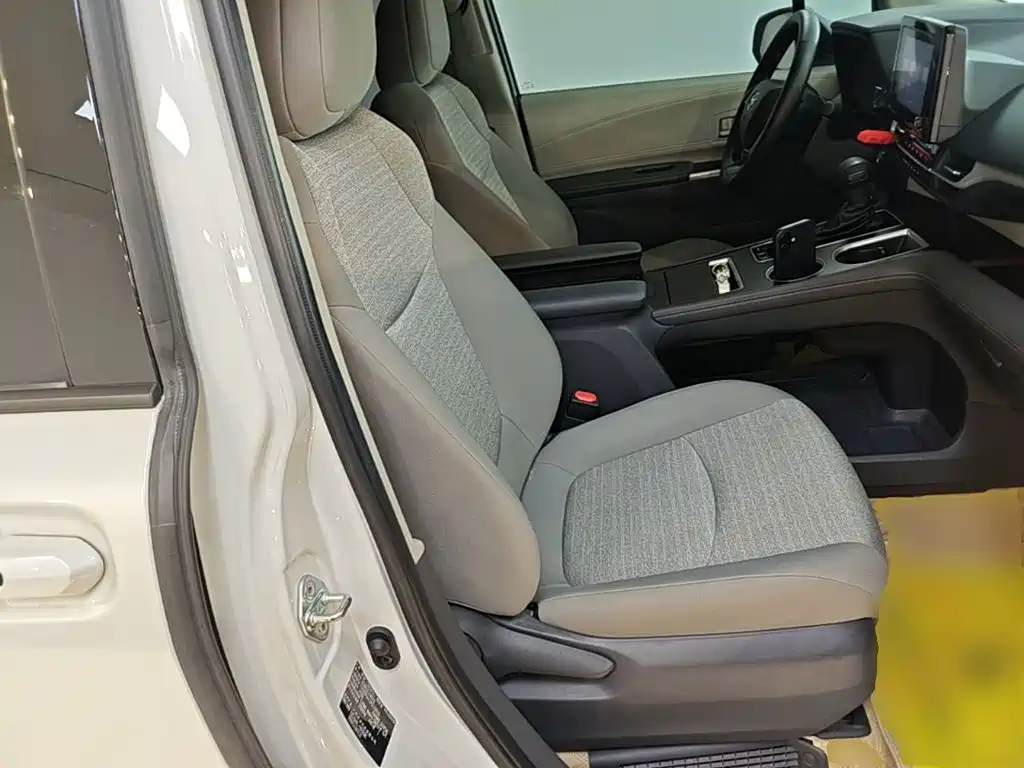 Toyota Sienna — миниатюра 25