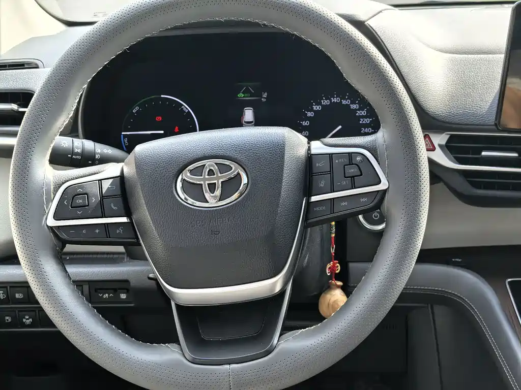 Toyota Sienna — миниатюра 30
