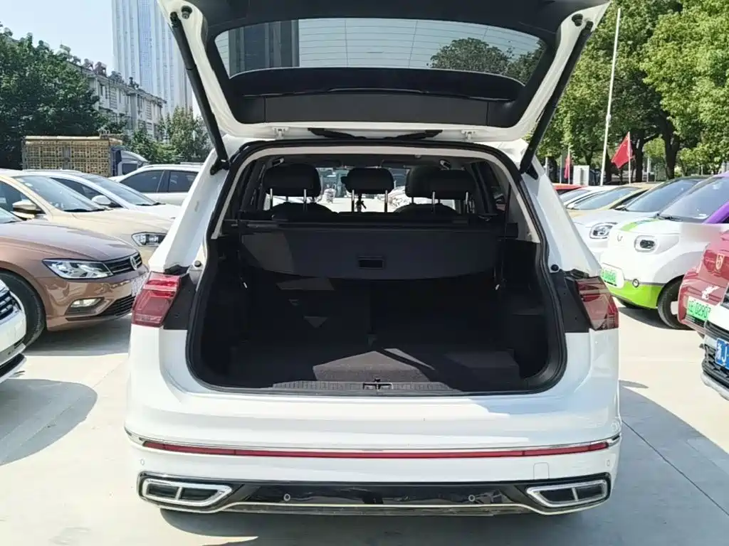 Volkswagen Tiguan L — миниатюра 19