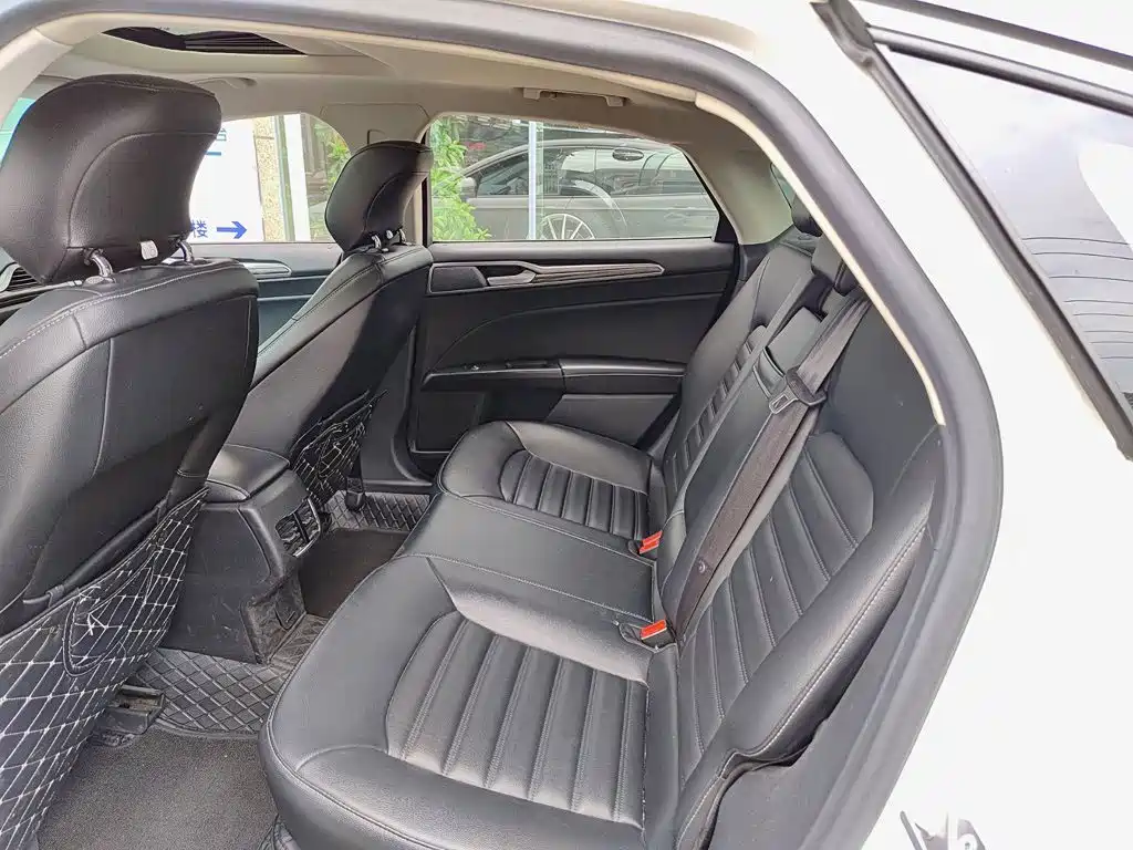 Ford Mondeo — миниатюра 8