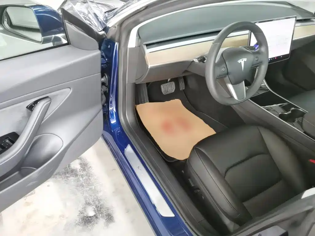 Tesla Model 3 — миниатюра 16