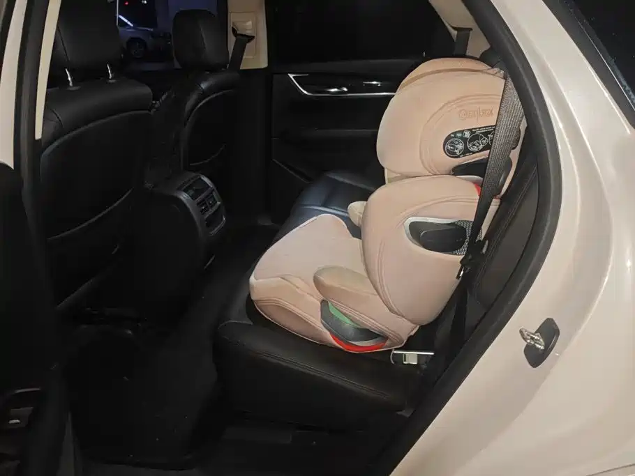 Cadillac XT5 — миниатюра 11