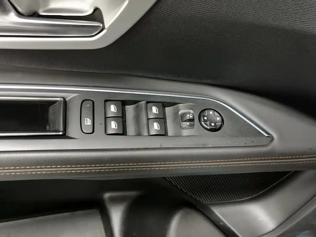 Peugeot 5008 — миниатюра 9