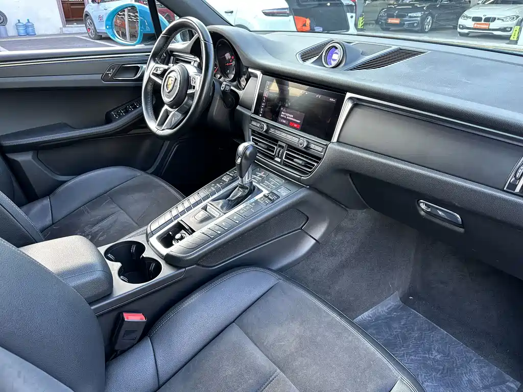 Porsche Macan — миниатюра 12