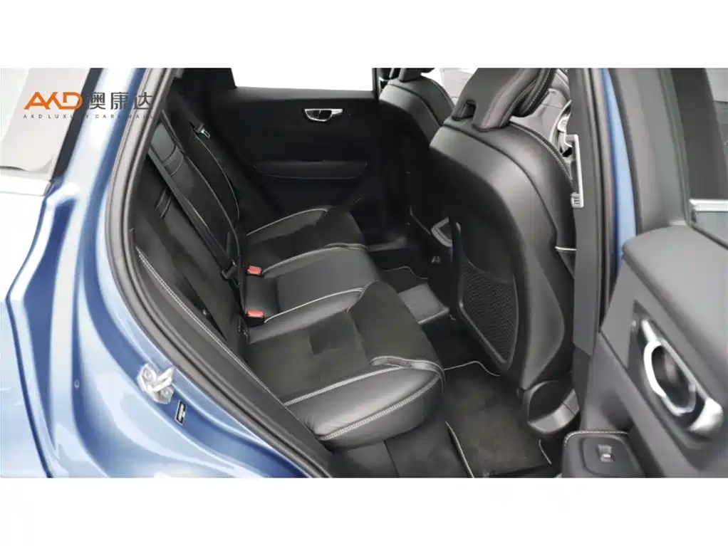 Volvo XC60 PHEV — миниатюра 8