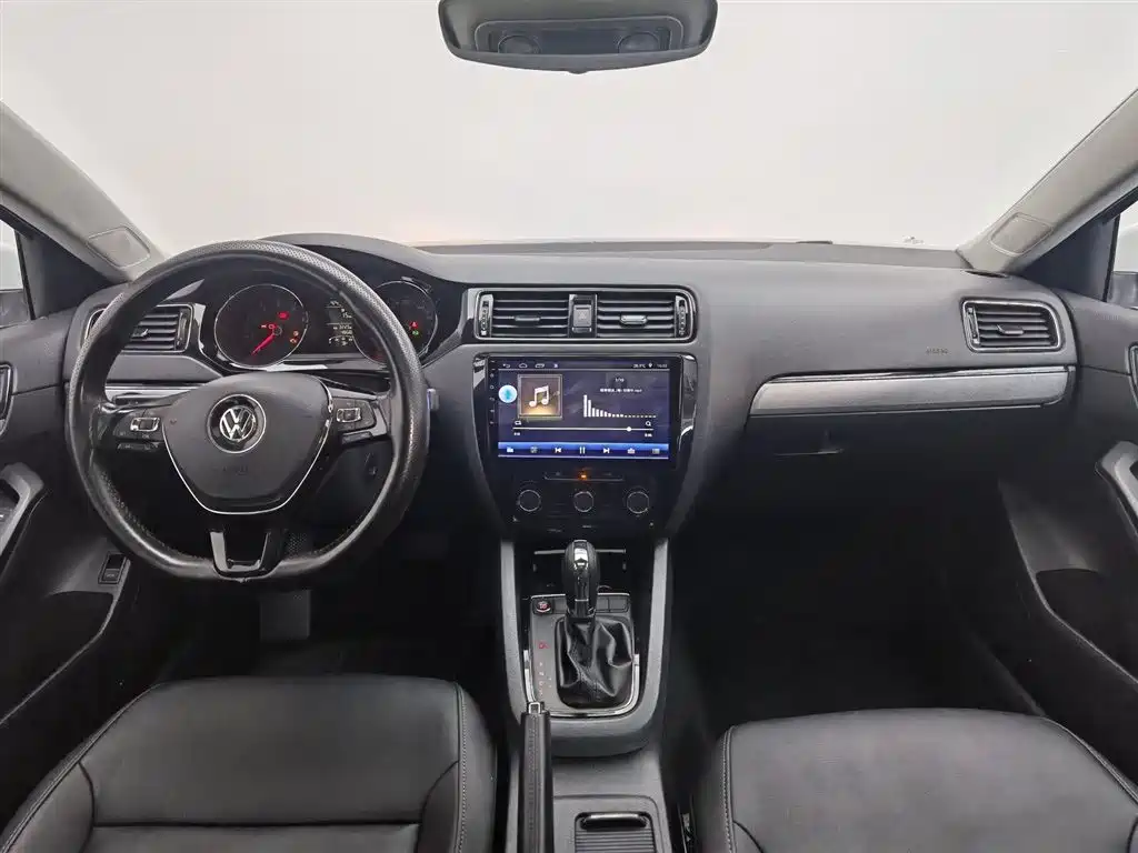 Volkswagen Sagitar 2018 1.6L AT Comfort