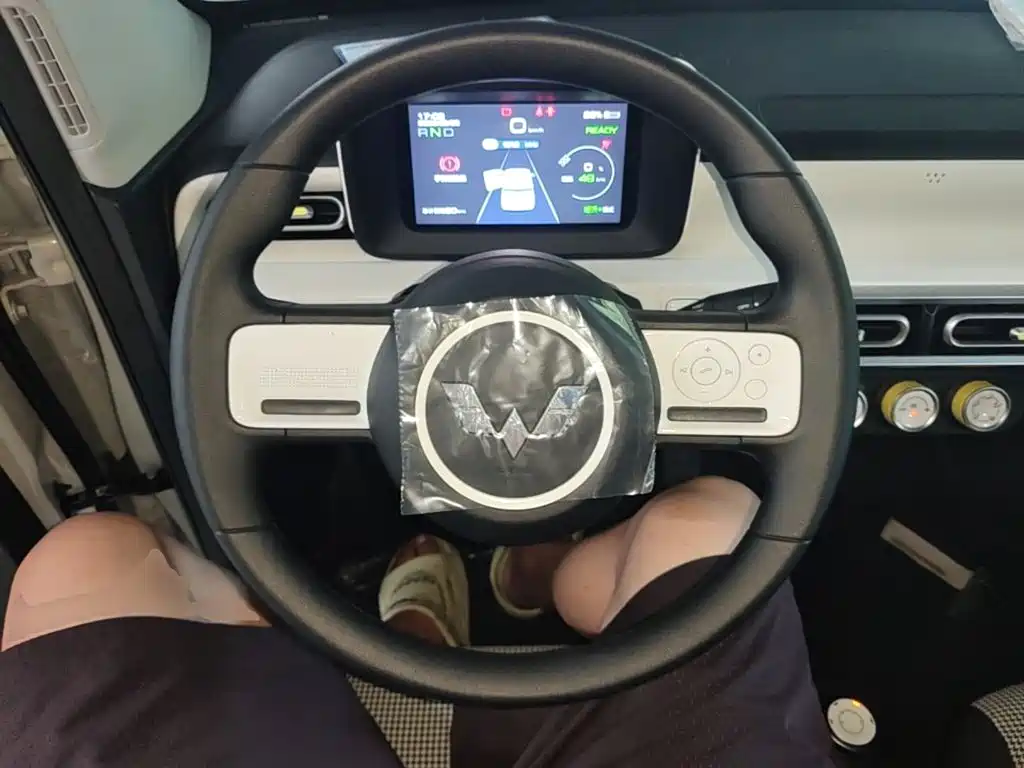 Wuling MINIEV — миниатюра 11