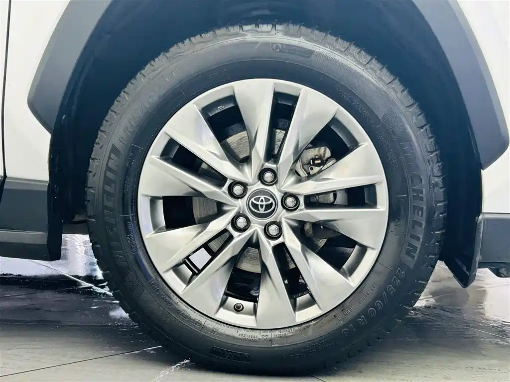 Toyota Wildlander 2021 2.0L CVT Luxury