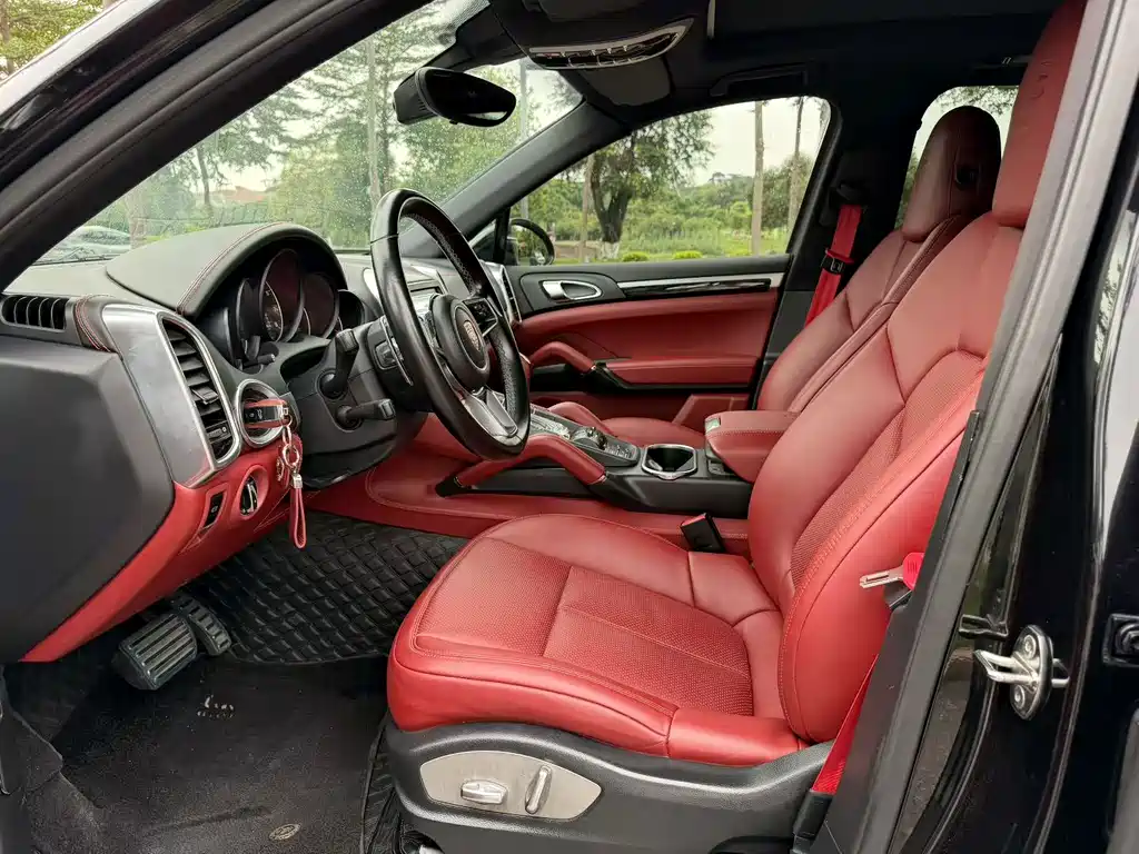 Porsche Cayenne — миниатюра 5
