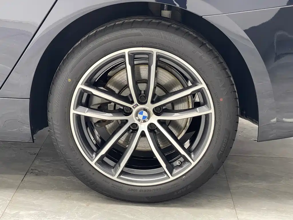 BMW 5 Series — миниатюра 19