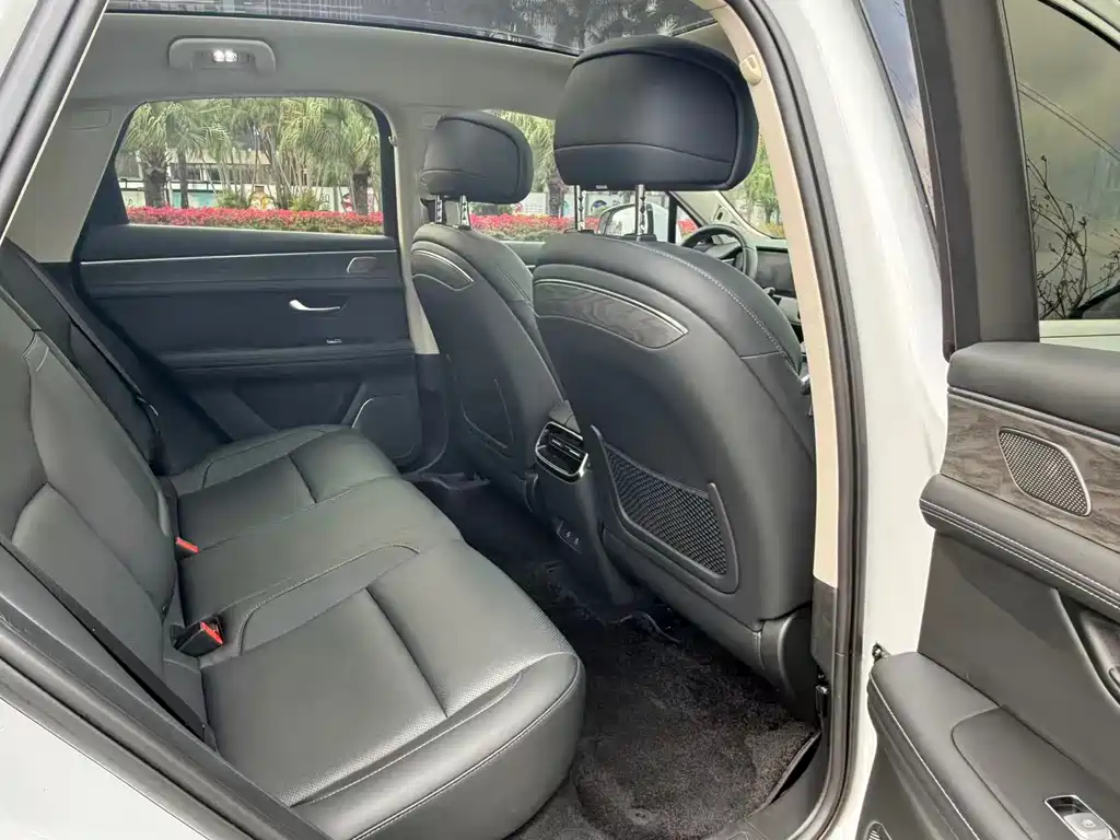 AITO ASK THE WORLD M5