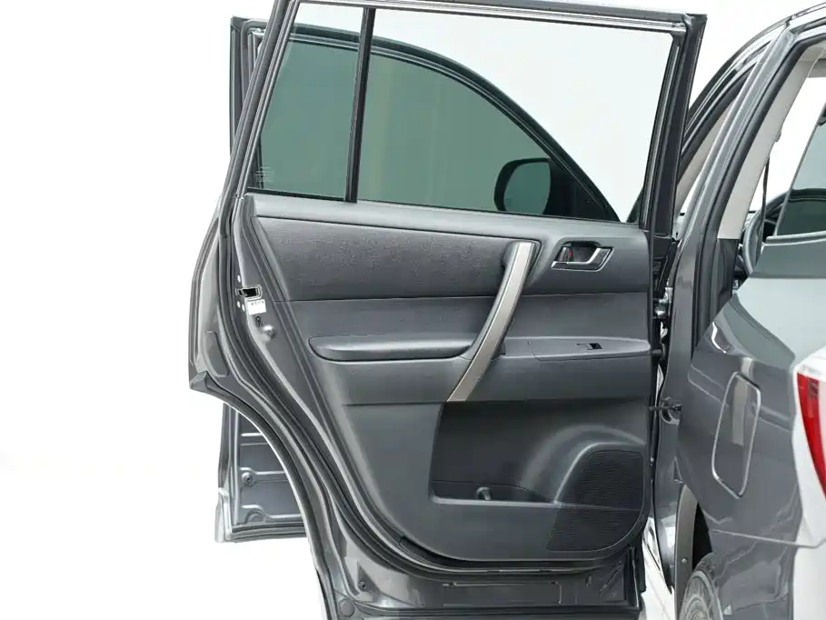 Toyota Highlander (Import) — миниатюра 16