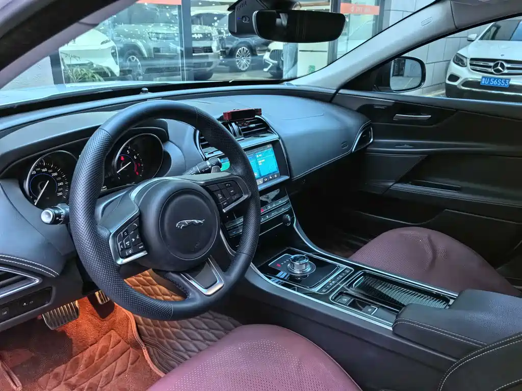 Jaguar XE — миниатюра 11