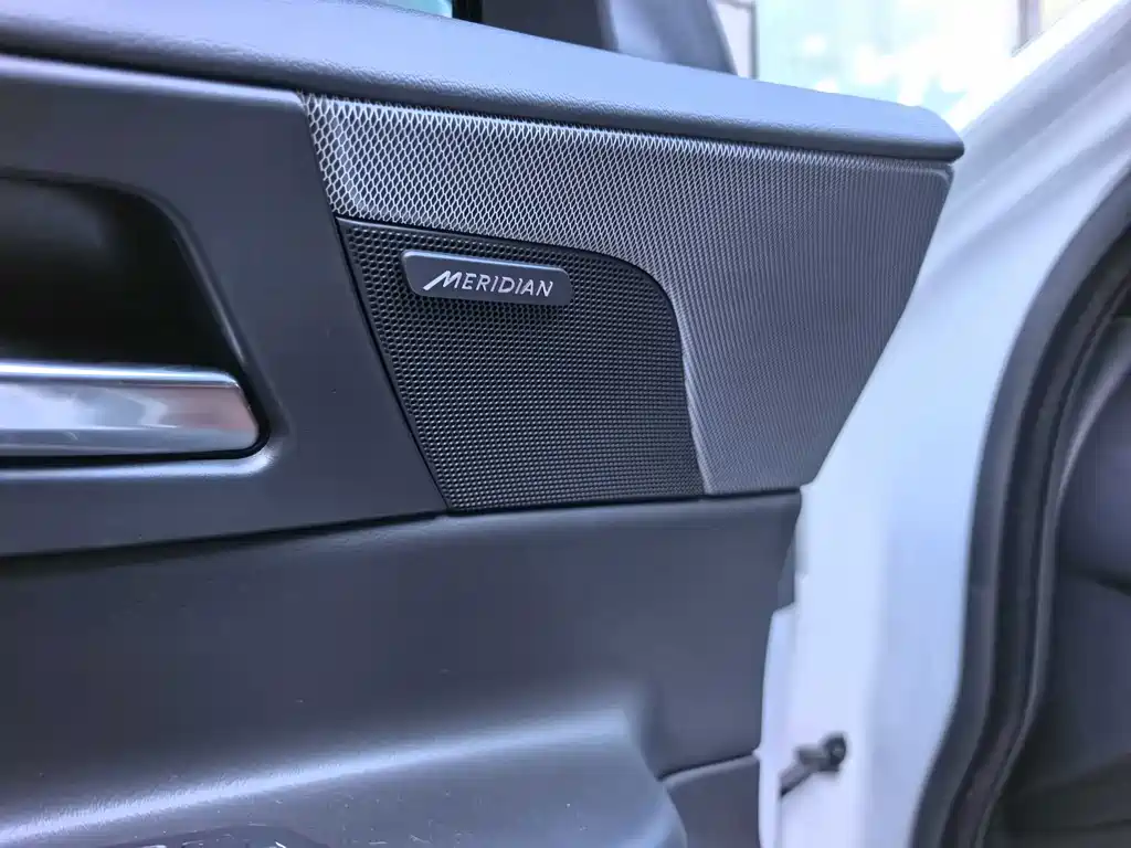 Jaguar XE — миниатюра 14