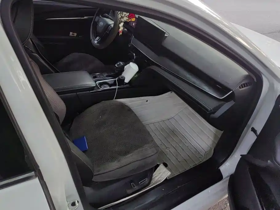 Toyota Camry — миниатюра 8