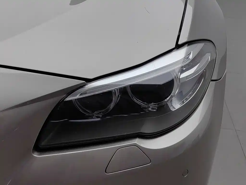 BMW 5 Series — миниатюра 7