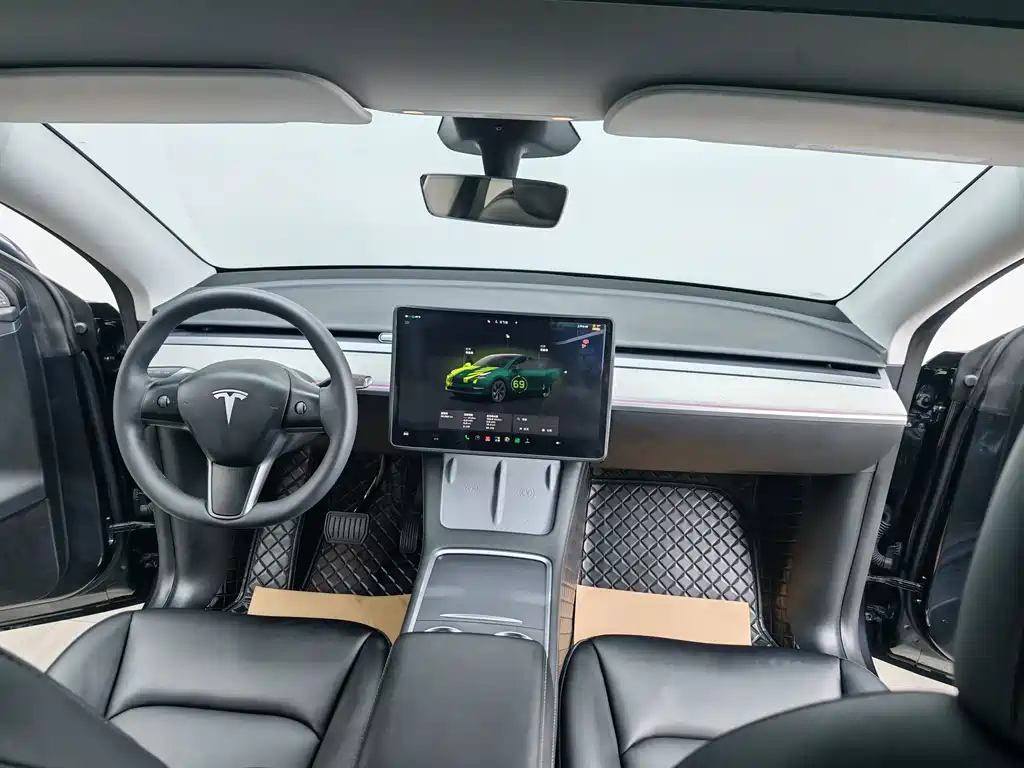 Tesla Model Y — миниатюра 3
