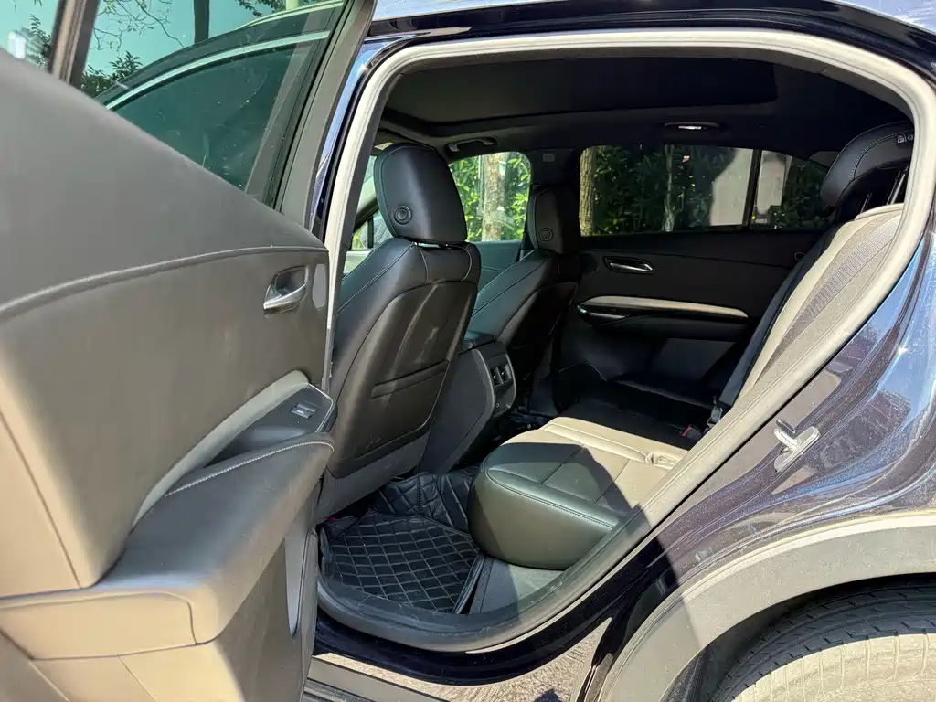 Cadillac XT4 — миниатюра 8