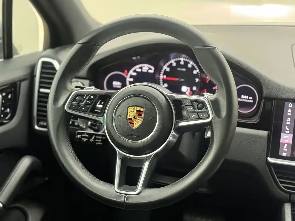 Porsche Cayenne — миниатюра 9