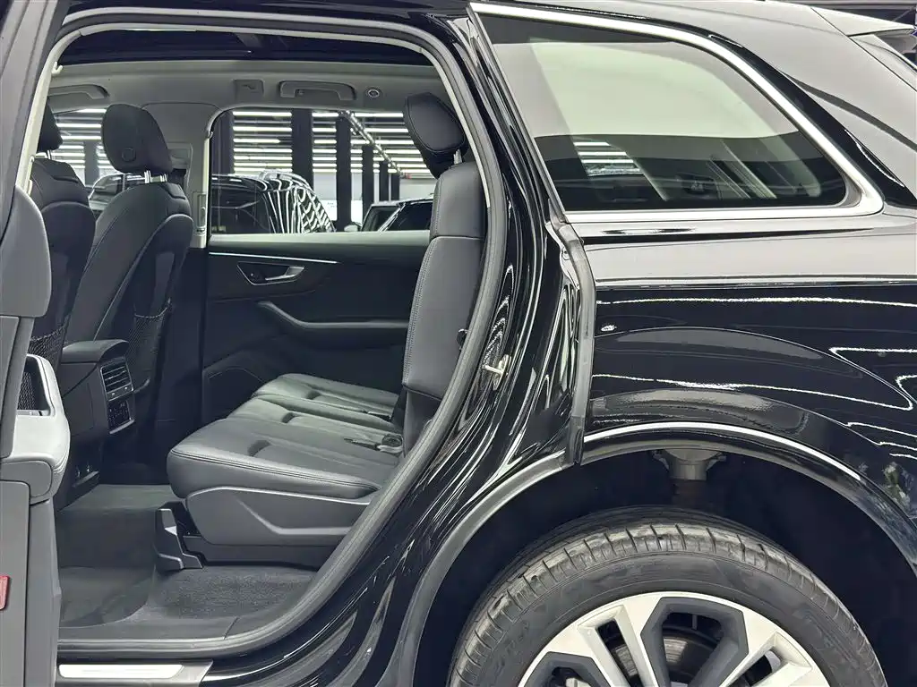 Audi Q7 2023 55 TFSI quattro S line Sport