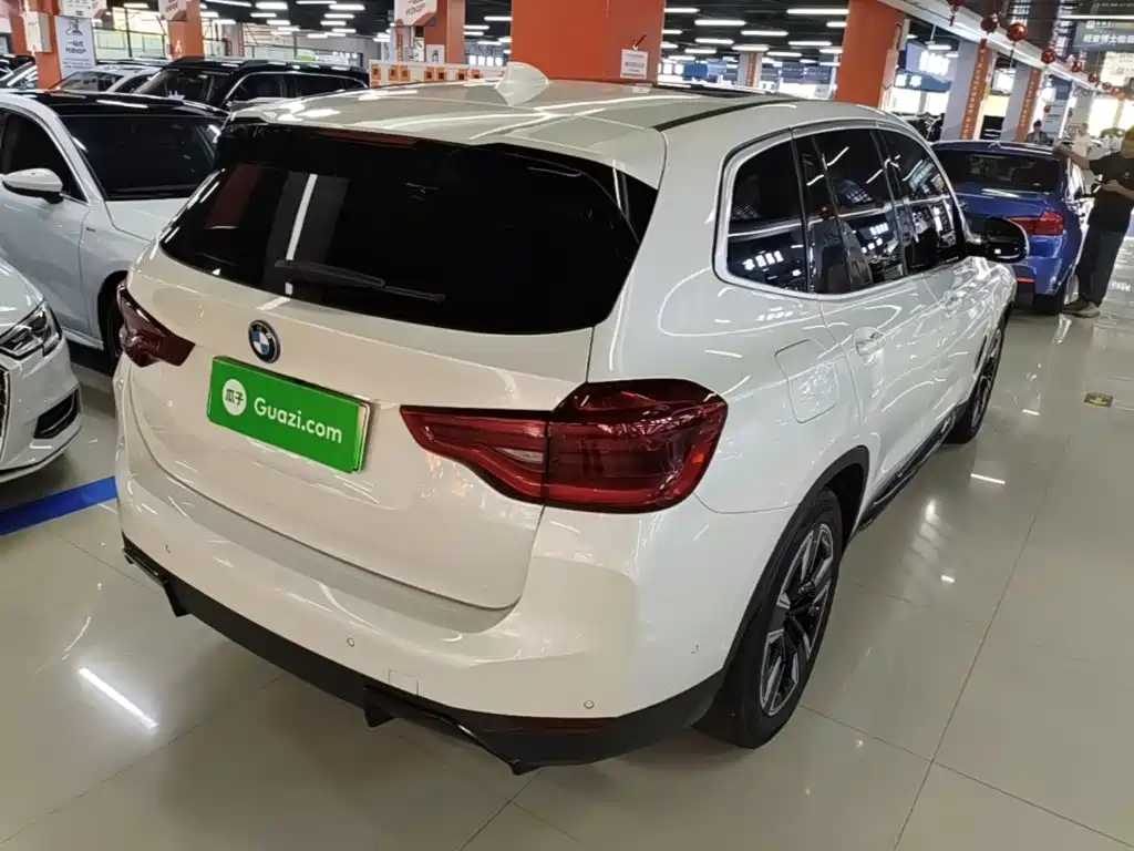 BMW iX3 — миниатюра 7