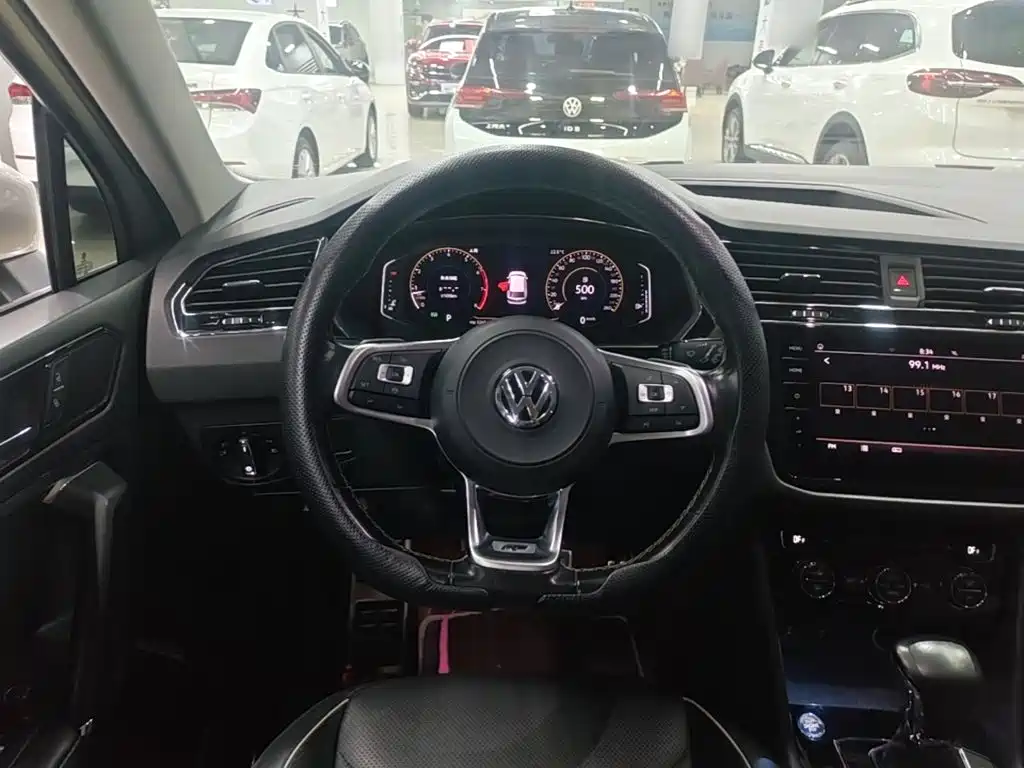 Volkswagen Tiguan L — миниатюра 11