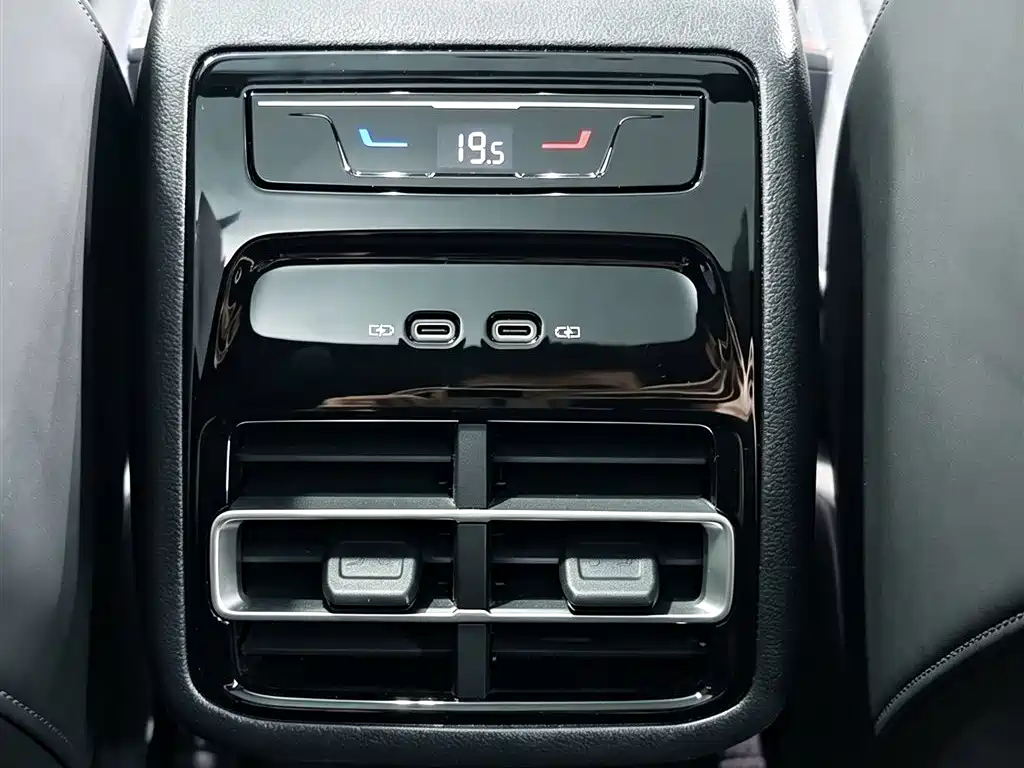 Volkswagen Tiguan L — миниатюра 22