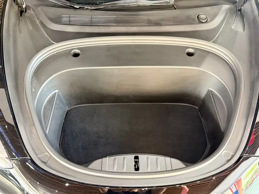 Tesla Model 3 — миниатюра 16